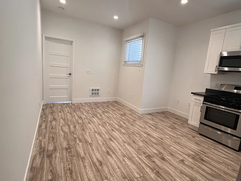 2861 California St #8 — Photo 2