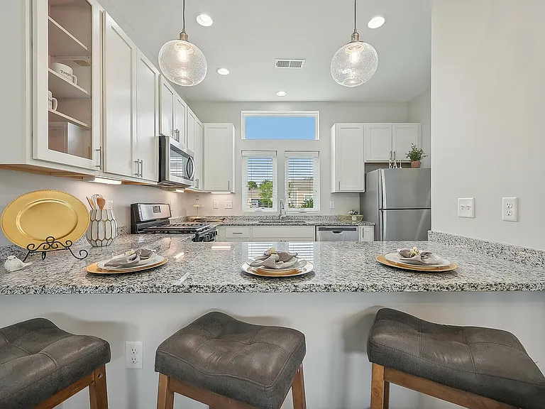 Redbud Commons — Photo 10