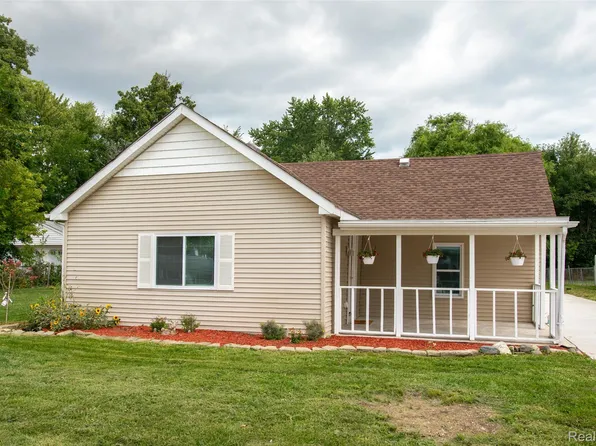 29240 McDonald St, Roseville, MI 48066