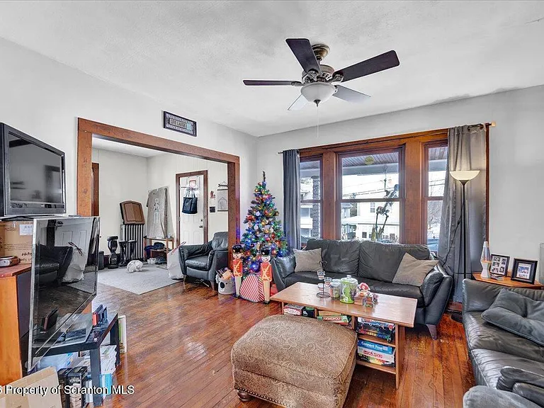 1026 Fairfield St — Photo 9