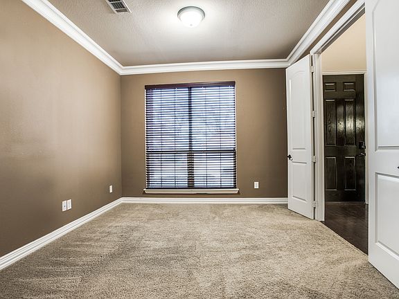 5th image of 401 Park Meadow Ln