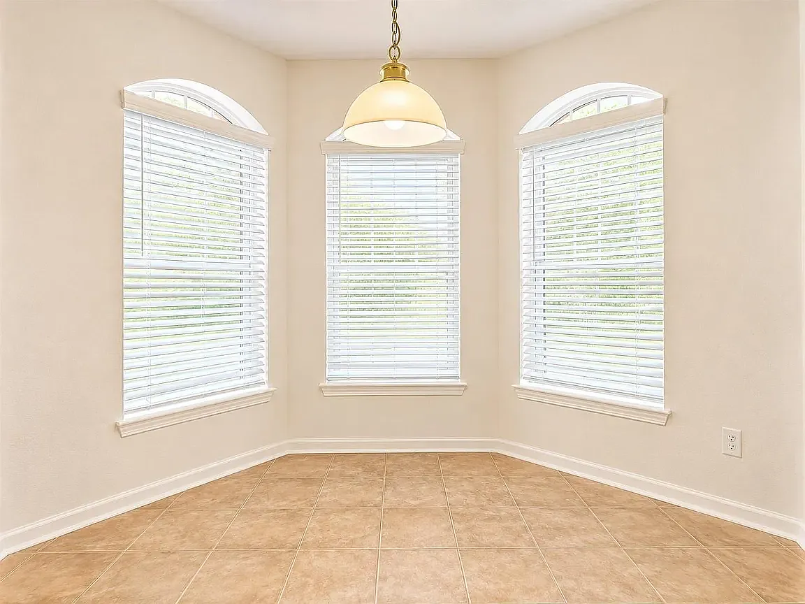 4 bed, 2.5 bath, 2473 sqft, $1,675 — Photo 4