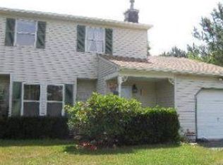 21 Eason Dr, Ridge, NY 11961