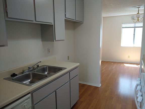 5th image of 13561 Moorpark St APT 108