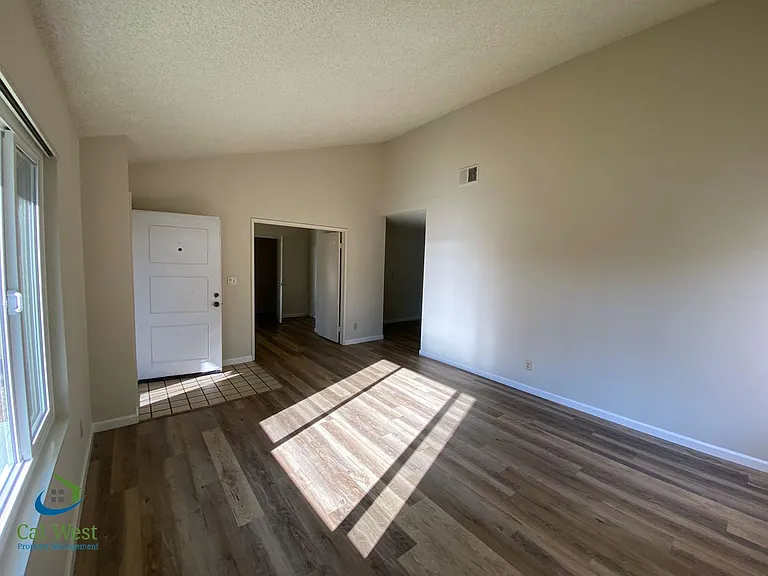 421 Gwinn Ct — Photo 7