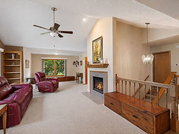 2nd image of 17 Garden Crescent Ct #17