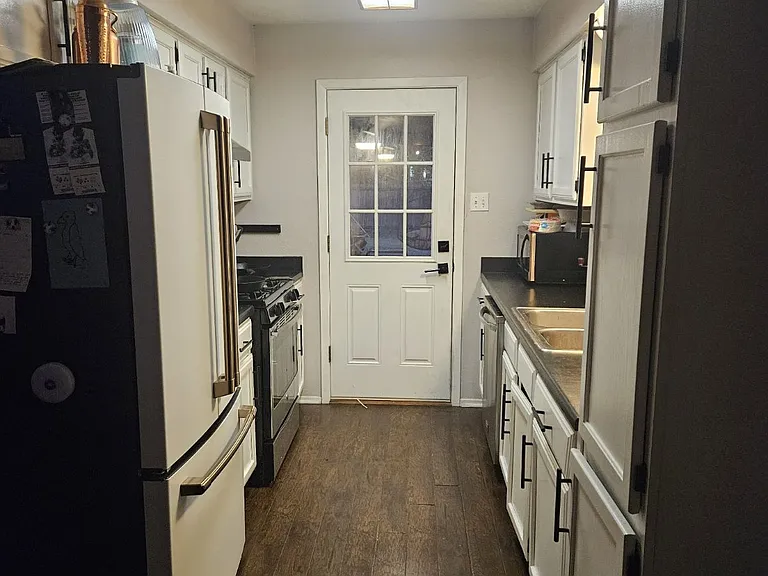 4801 Brompton Ln — Photo 3