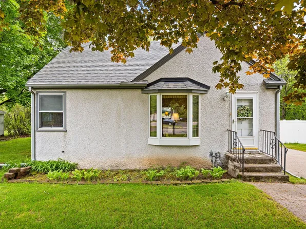 1050 County Road B2 W, Roseville, MN 55113