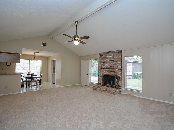4th image of 822 Red Rock Canyon Dr