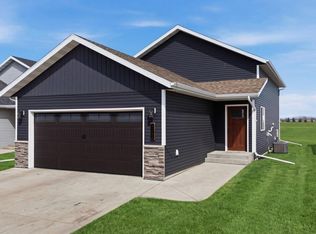 1126 Highland Ln W, West Fargo, ND 58078