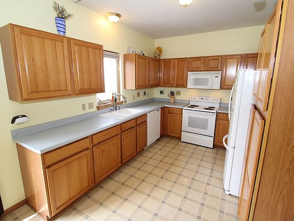 2nd image of 2434 Brentwood Dr
