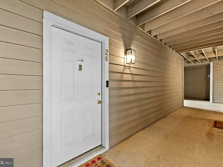 1708 Lake Shore Crest Dr #24 — Photo 4
