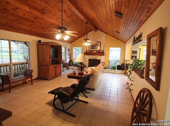 5th image of 237 Shamrock Dr