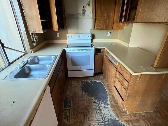3rd image of 1040 N LOIS Drive