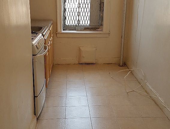 4th image of 460 E 21st St APT 4C