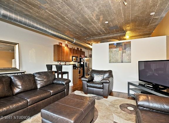 3rd image of 1111 W 14th Pl Unit 221