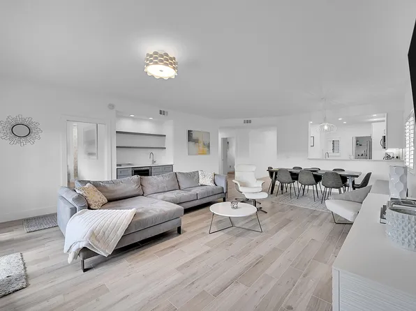 210 Captains Walk APT 701, Delray Beach, FL 33483