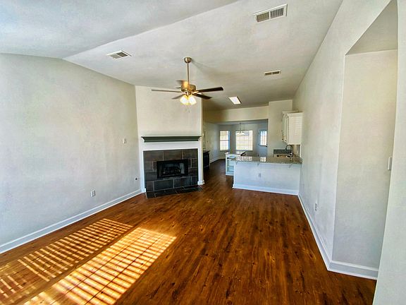 2nd image of 445 Oakland Hills Dr