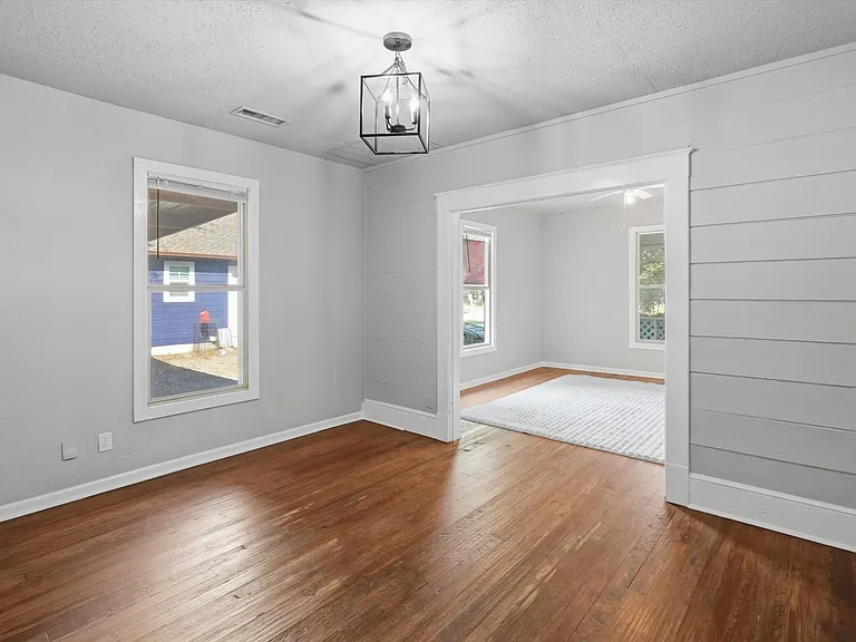 411 Poindexter Ave — Photo 8