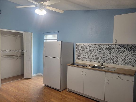 5th image of 20420 Marlin St
