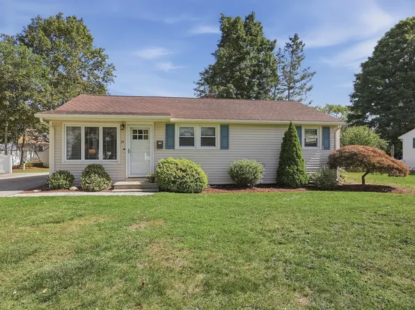 49 Wheelock St, Oxford, MA 01540
