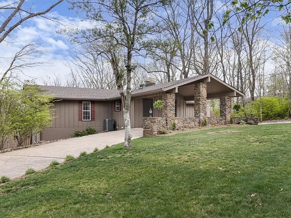 1st image of 6 Blandford Ln