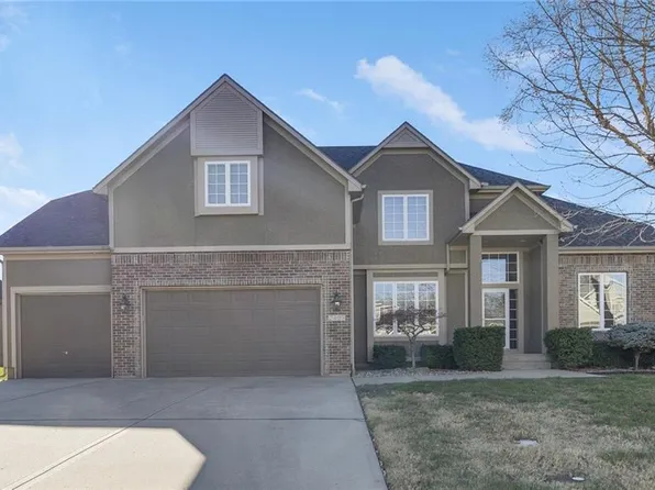 2409 NE Sweet Water Cir, Lees Summit, MO 64086