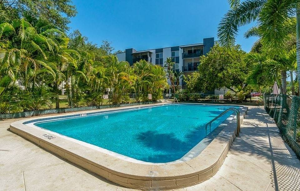 Pool and Sun Deck