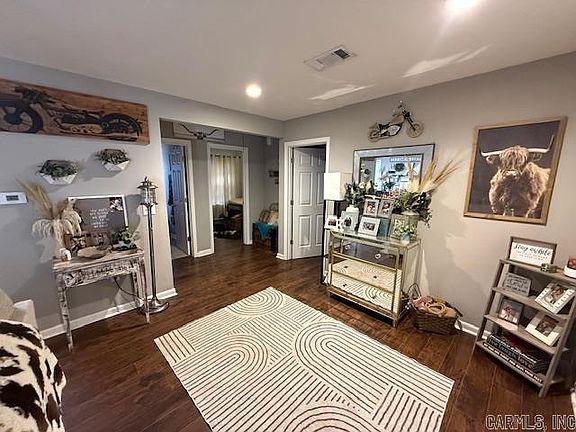 5th image of 558 Ingram St