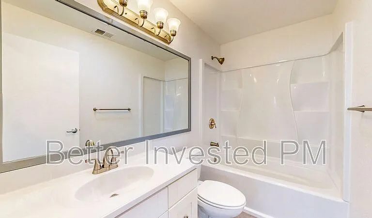 1417 Gregory Ct — Photo 7