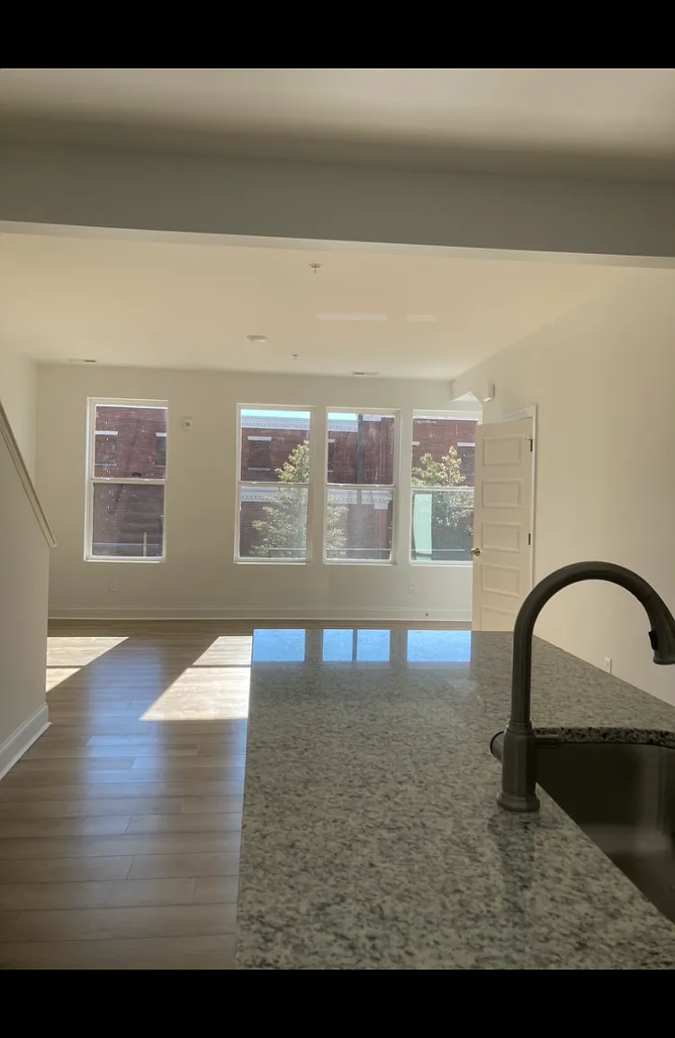 245 E Roosevelt Ave — Photo 4