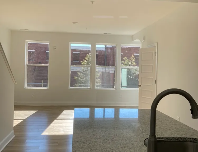 245 E Roosevelt Ave — Photo 4