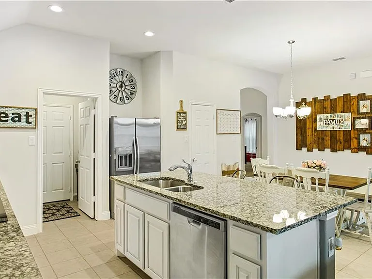 260 Hilltop Dr — Photo 7