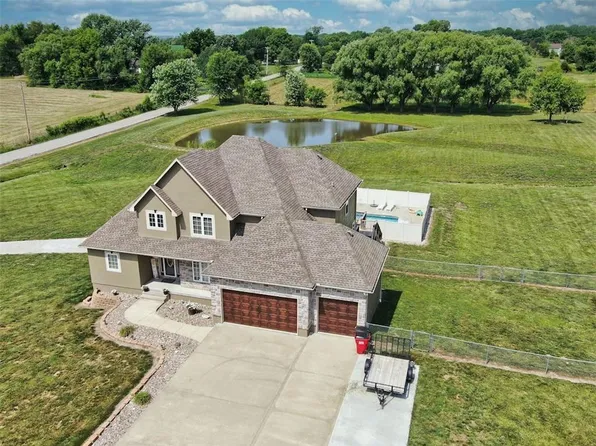 1200 N Lake City Valley Rd, Buckner, MO 64016