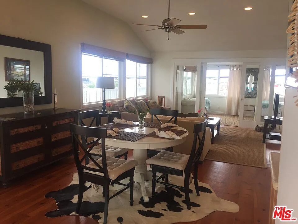 2 bed, 1.0 bath, 990 sqft, $5,350 — Photo 4