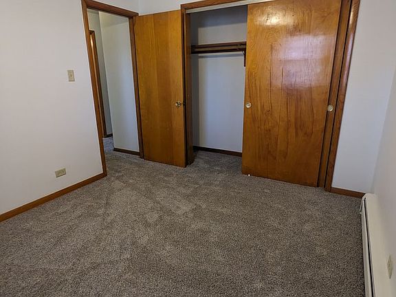 5th image of 2414 Douglas St APT 2E