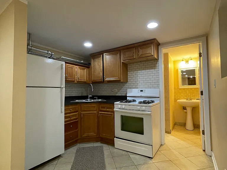 4021 W Barry Ave #G — Photo 3