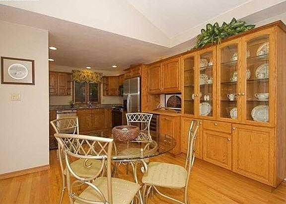 Kitchen & Breakfast