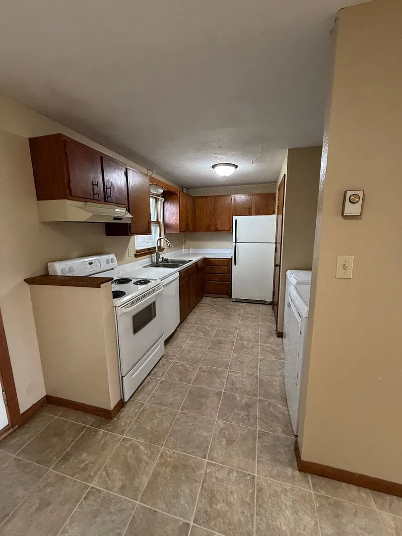 Two Bedroom Town home — Photo 2