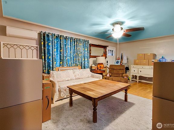 3rd image of 232 S Yantic Avenue