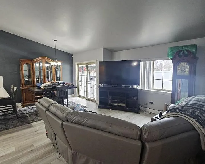 808 Royal Ave — Photo 2
