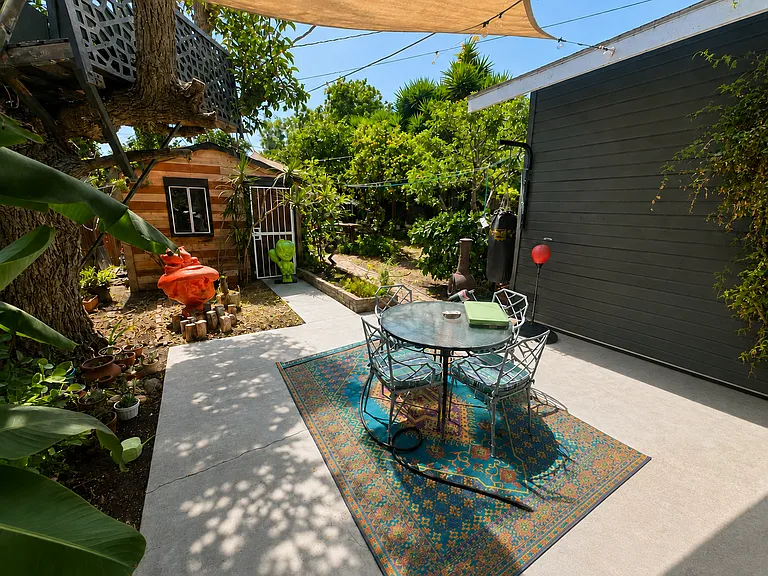 2918 S Burnside Ave — Photo 18