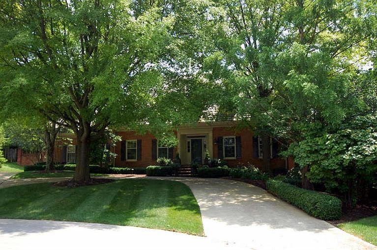 2nd image of 2121 Woodley Cir