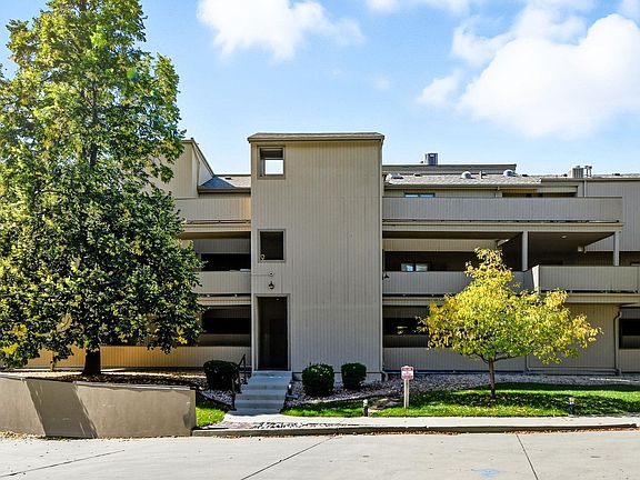 3rd image of 2938 Kalmia Ave #17