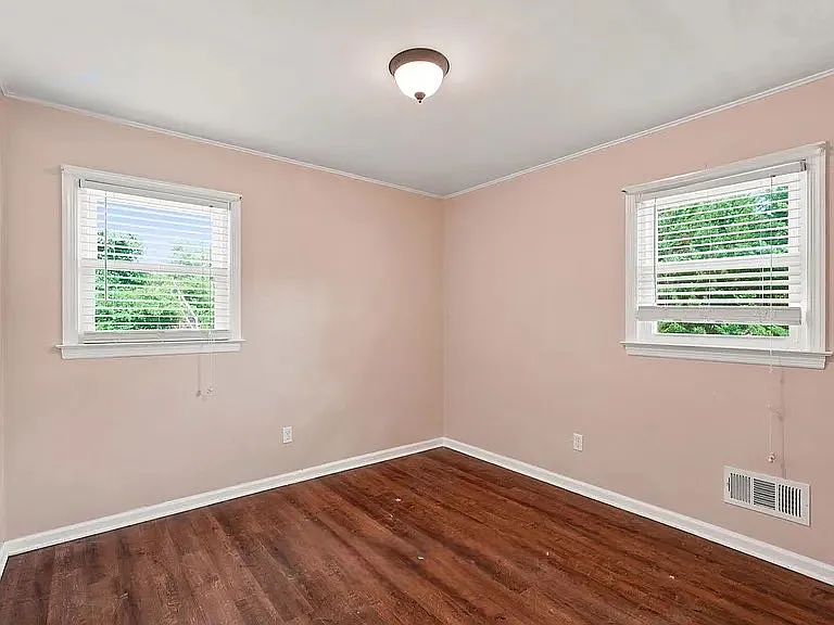 35 Avondale Dr #13 — Photo 4