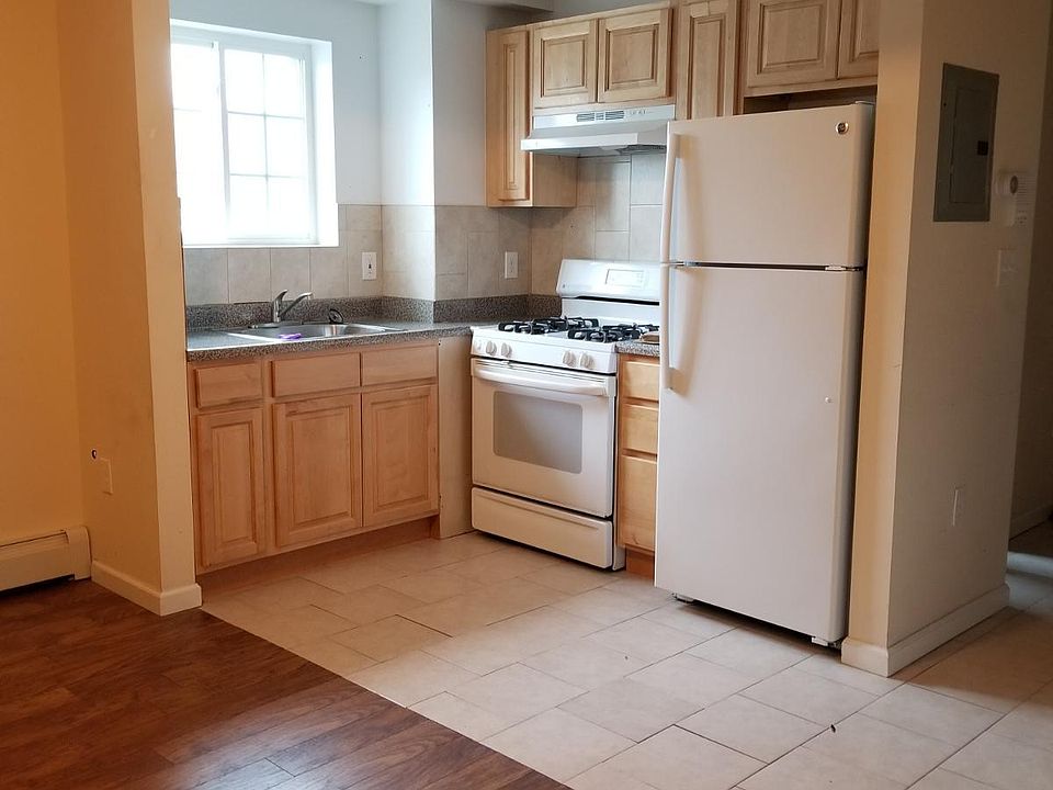 1st image of 3235 Hering Ave