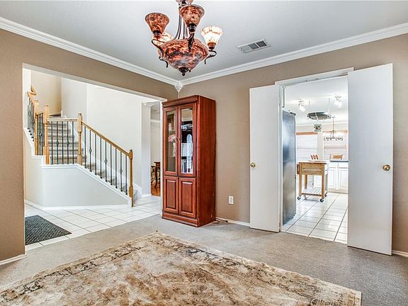 3rd image of 400 Windy Hill Ln