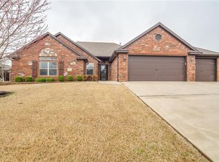 6404 S 49th St, Rogers, AR 72758