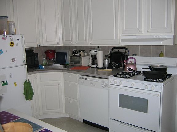 3rd image of 327 Pine St #1R