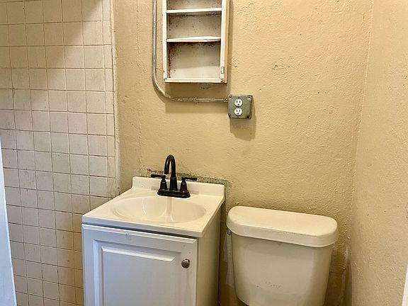 5th image of 2711 W Walker St APT 107